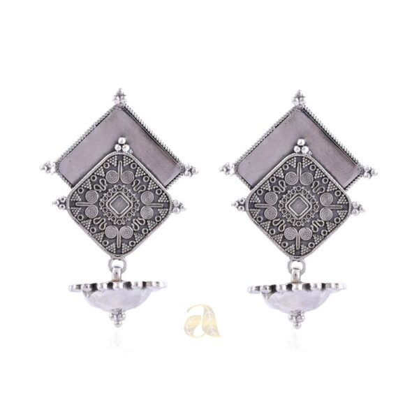 silver earring 37