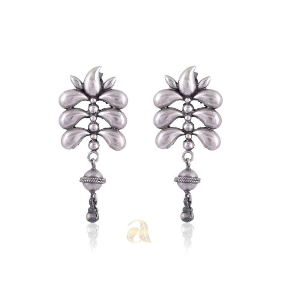 silver earring 38