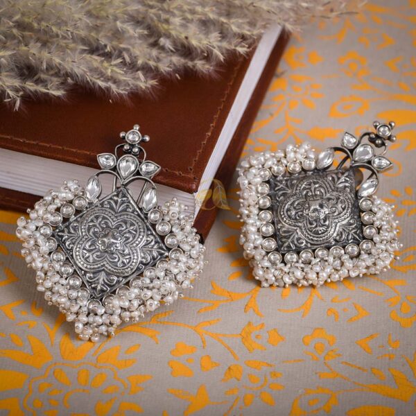 silver earring 66(1)