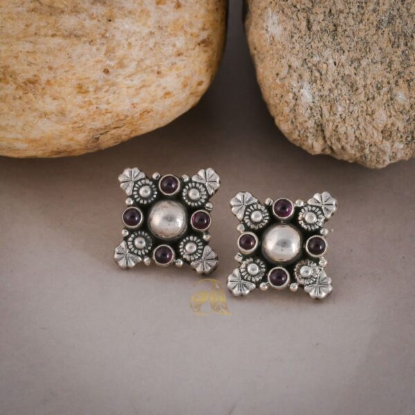 silver stud 15(1)