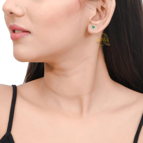 silver stud 17(1) silver stud 17(1)