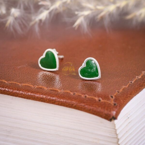 silver stud 17(2) silver stud 17(2)