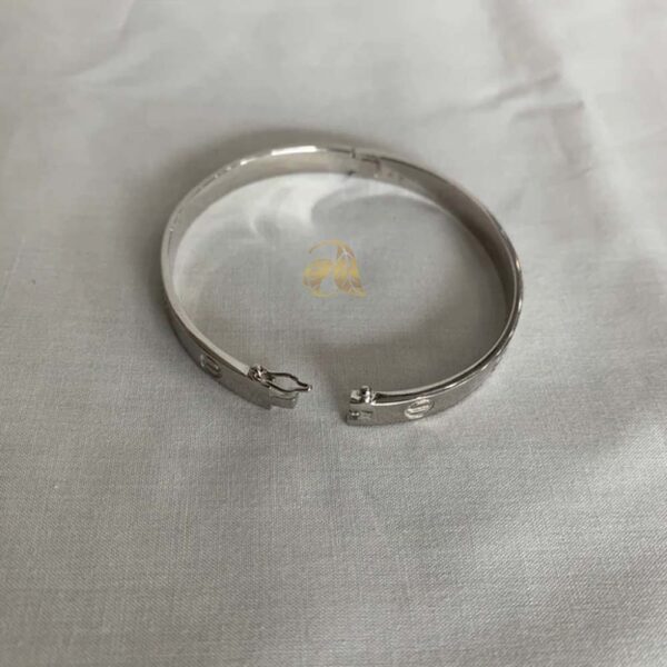 Silver Bangles and Bracelets 5(3) Silver Bangles and Bracelets 5(3)