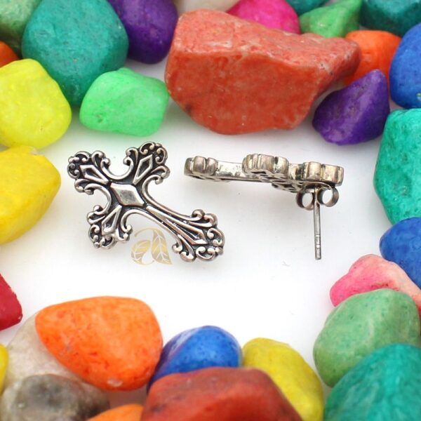 silver stud 27(1) silver stud 27(1)